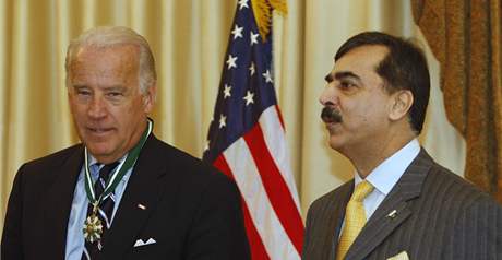 Joe Biden a pákistánský premiér Júsaf Raza Gilani (9. leden 2009)