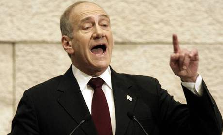 Premiér Ehud Olmert bhem svého vystoupení v Knessetu - Izraelský premiér Ehud...
