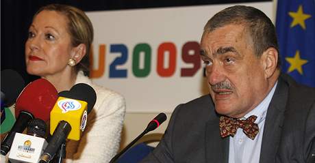 Karel Schwarzenberg bhem tiskové konference v jordánském Ammánu.