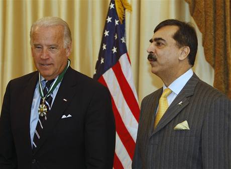 Joe Biden a pákistánský premiér Júsaf Raza Gilani (9. leden 2009)