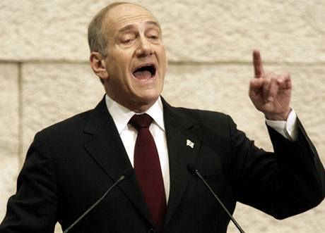 Olmert svj palestinský protjek obvinil z financování útok na Izrael