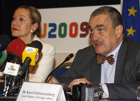 Karel Schwarzenberg bhem tiskové konference v jordánském Ammánu.