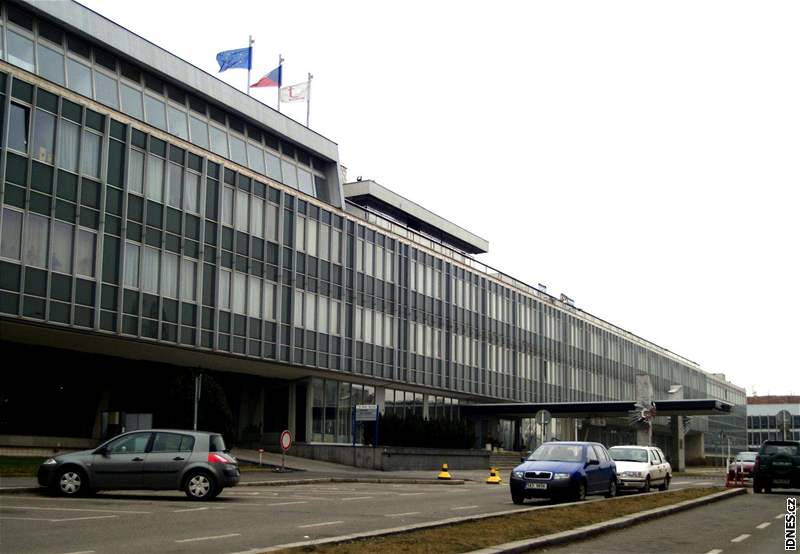 Vlajka R a EU na budov eské televize (1. ledna 2009)