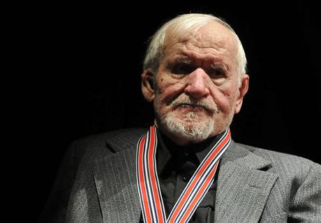 Slovenský básník Milan Rúfus v prosinci pevzal mezinárodní cenu Crane Summit.