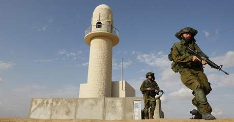 Izraeltí záloníci se pipravují na boje v Gaze v maketách arabského msta.