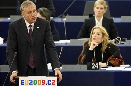 Premiér Mirek Topolánek pi projevu v Evropském parlamentu