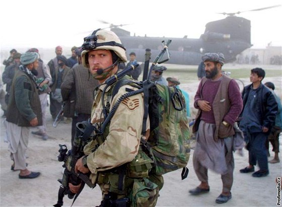 Americký voják v Afghánistánu. Spojenci v ele s USA do zem vtrhli v íjnu 2001 a svrhli reim Talibanu.