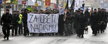 Pochod pznivc hnut Antifa Pardubicemi. (17. ledna 2009)