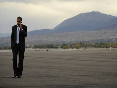 Barack Obama telefonuje pi prezidentsk kampani v Nevad