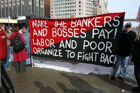 A platí bankéi a éfové. Stávka odborá v americkém Detroitu.