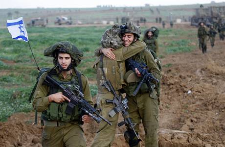 Izraeltí vojáci se vracejí z pásma Gazy do Izraele (18. leden 2009)