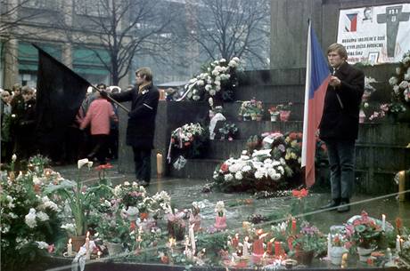 estn str student u sochy sv. Vclava v den Palachova pohbu (25. ledna 1969)