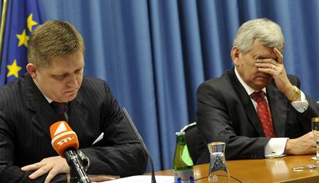 Slovenský premiér Robert Fico a ministr hospodáství ubomír Jahnátek.