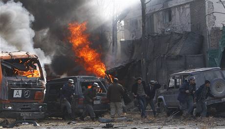 Okol nmeck ambasdy v Kbulu krtce po vbuchu.