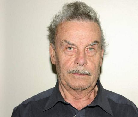 Josef Fritzl drel svoji dceru ve sklep 24 let.  Nyní chce svj píbh prodat.