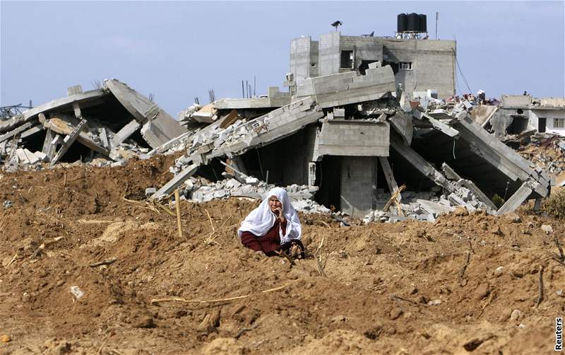 Izraeltí vojáci opoutjí pásmo Gazy.