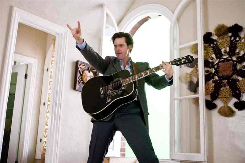 Jim Carrey ve filmu Yes Man dokonce zpívá. A nutno íct, e velmi dobe.