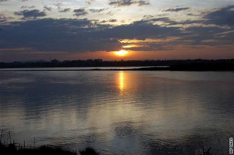 Laos, západ slunce nad Mekongem