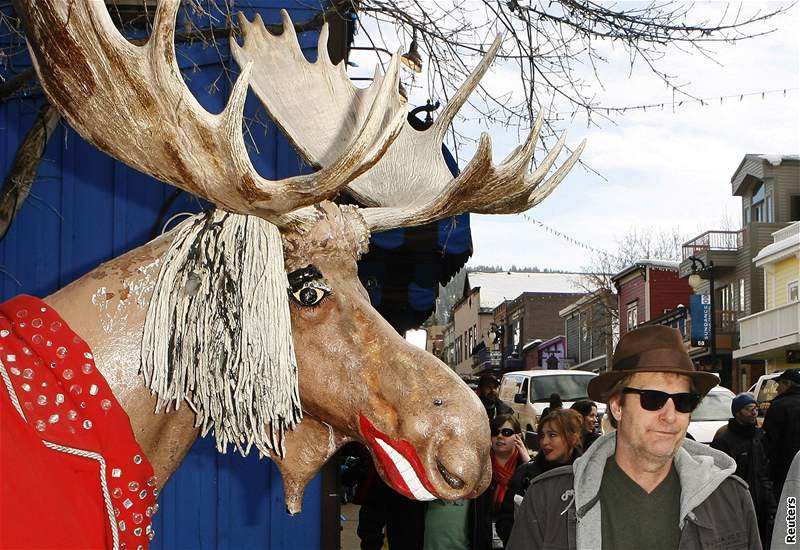 Foto z minulého roníku festivalu v Sundance. Filmové celebrity sem jezdí rády, pestoe je takzvan nezávislý: kvli snhu.