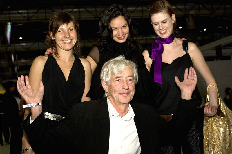 Jan Kaplický s manelkou Elikou (uprosted) a módními návrhákami finále soute eská Miss (2008) 