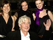 Jan Kaplický s manželkou Eliškou (uprostřed) a módními návrhářkami finále soutěže Česká Miss (2008) Jan Kaplický s manželkou Eliškou (uprostřed) a módními návrhářkami finále soutěže Česká Miss (2008)