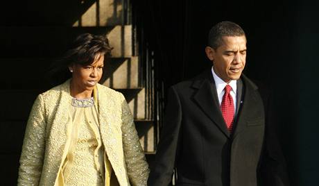 Barack Obama s manelkou Michelle vyráí v den inaugurace do kostela sv. Jana (St. John's Church) ve Washingtonu