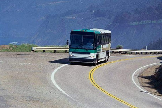 Turisté ekali na autobus marn. Ilustraní foto.