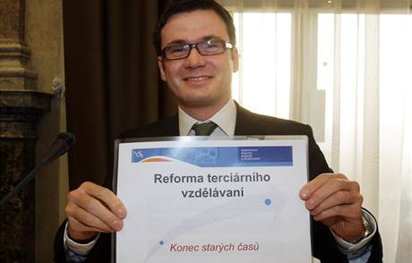 Ministr kolství Ondej Lika po jednání vlády v den, kdy kývla na reformu vysokých kol. (26.1.2009)