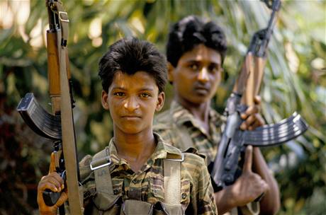 Mnoha bojovníkm v adách tamilských povstalc jet není ani patnáct let. asto byli rekrutovani i násiln.