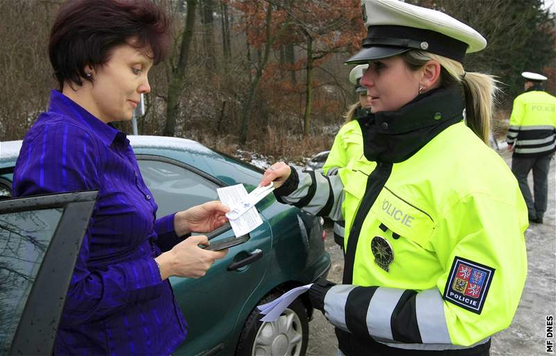 Policisté mezi Blanskem a Boskovicemi seznamovali idie s novými pravidly pi nehod