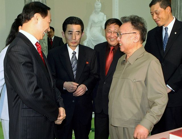 Kim ong-il na aktuální fotografii po jednání s éfem ínského zahraniního výboru.