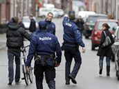 Policist pobl jesl  v Dendermonde, kde dil vrah (23. leden 2009)