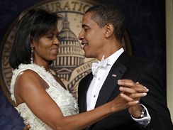 Prezident Barack Obama s prvn dmou Michelle tan na Inauguranm blu mladch ve Washingtonu.