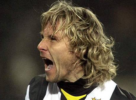 Juventus - Cagliari: Pavel Nedvd se raduje z gólu