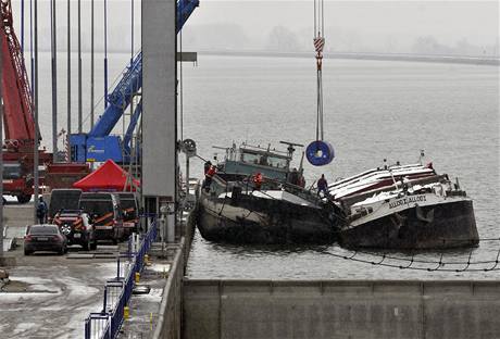 Provoz na Dunaji byl po havárii nmeckých lodí obnoven