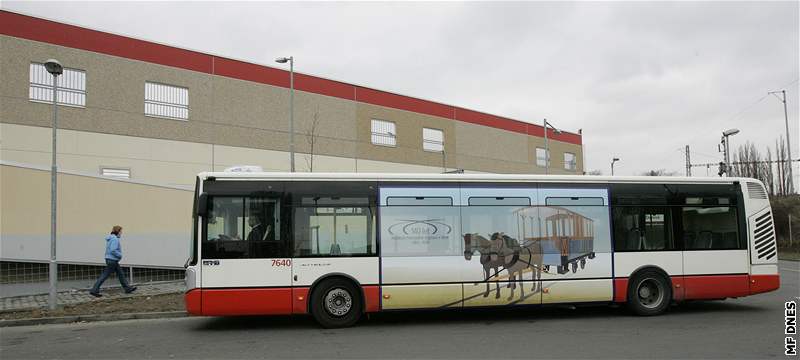 K výroí Dopravního podniku v Brn jezdí polepený autobus .78 