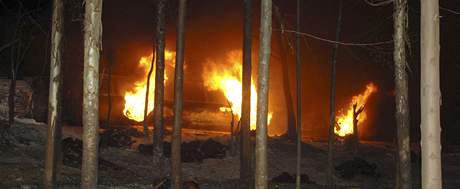 Vbuch benznu, kter vytekl z havarovan cisterny v Keni, nepeilo minimln 111 lid. (1. nora 2009)