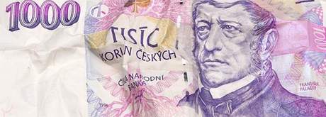 Pokud by bylo nyní moné koupit slovenskou mnu v eských smnárnách, platilo by se za 100 slovenských korun tém 95 eských. Ilustraní foto.
