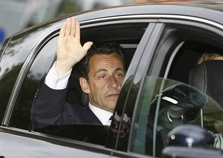 Podle Sarkozyho by Francouzi nemli jezdit v autech domácích znaek vyrobených v zahranií.