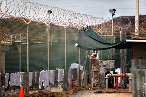 Americký prezident Barack Obama ti dny po nástupu do Bílého domu naídil do roka uzavít kontroverzní vznici na Guantánamu.
