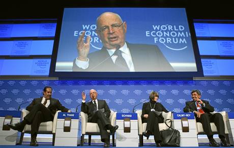 Zakladatel MMF Klaus Schwab hovoí bhem zasedání Svtového ekonomického fóra v Davosu.