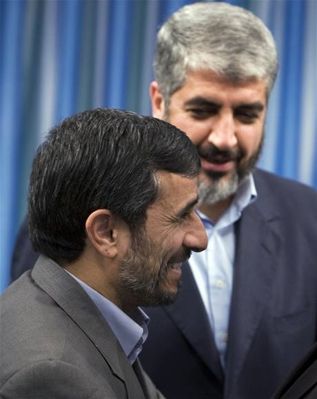 Mahmúd Ahmadíneád a Chálid Mial