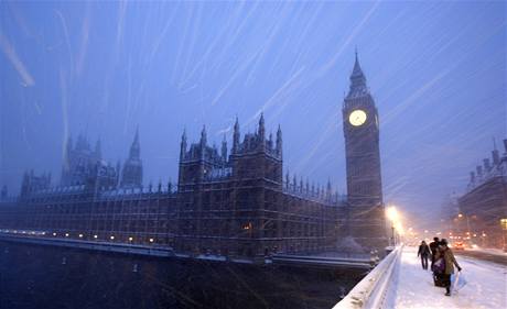 Britsk parlament biuje snhov boue.