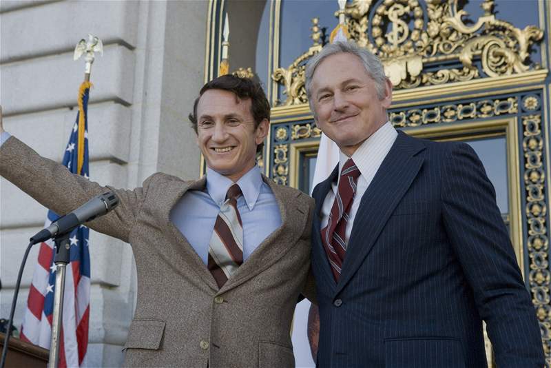 Politika Harveyho Milka, jen piznal homosexualitu, hraje Sean Penn.