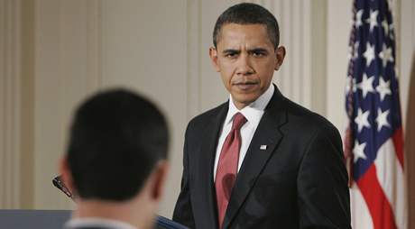 Barack Obama bhem první oficiální tiskové konference v Bílém dom (9. února 2009)