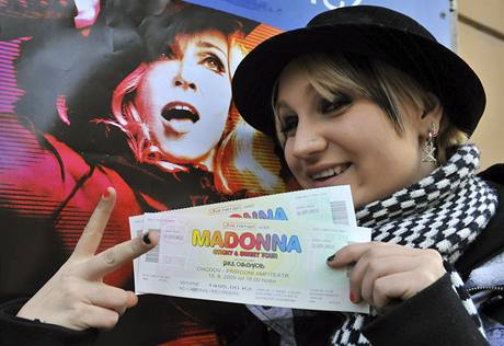 Ji dnes se fanynky i fanouci dokají koncertu Madonny.