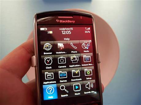 BlackBerry Storm je jedním z nejambicióznjích konkurent iPhonu (ilustraní foto)