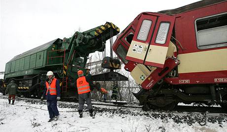 Sráka vlak u Paskova - odklízení (16. února 2009)