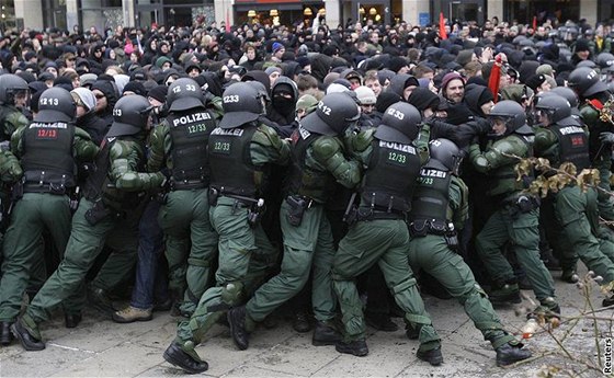 Snímek z loské demonstrace v Dráanech.