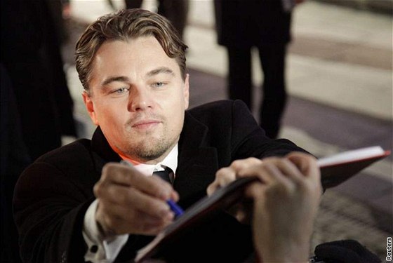 Leonardo DiCaprio rozdával podpisy na loském Berlinale. Dojde na n i letos.